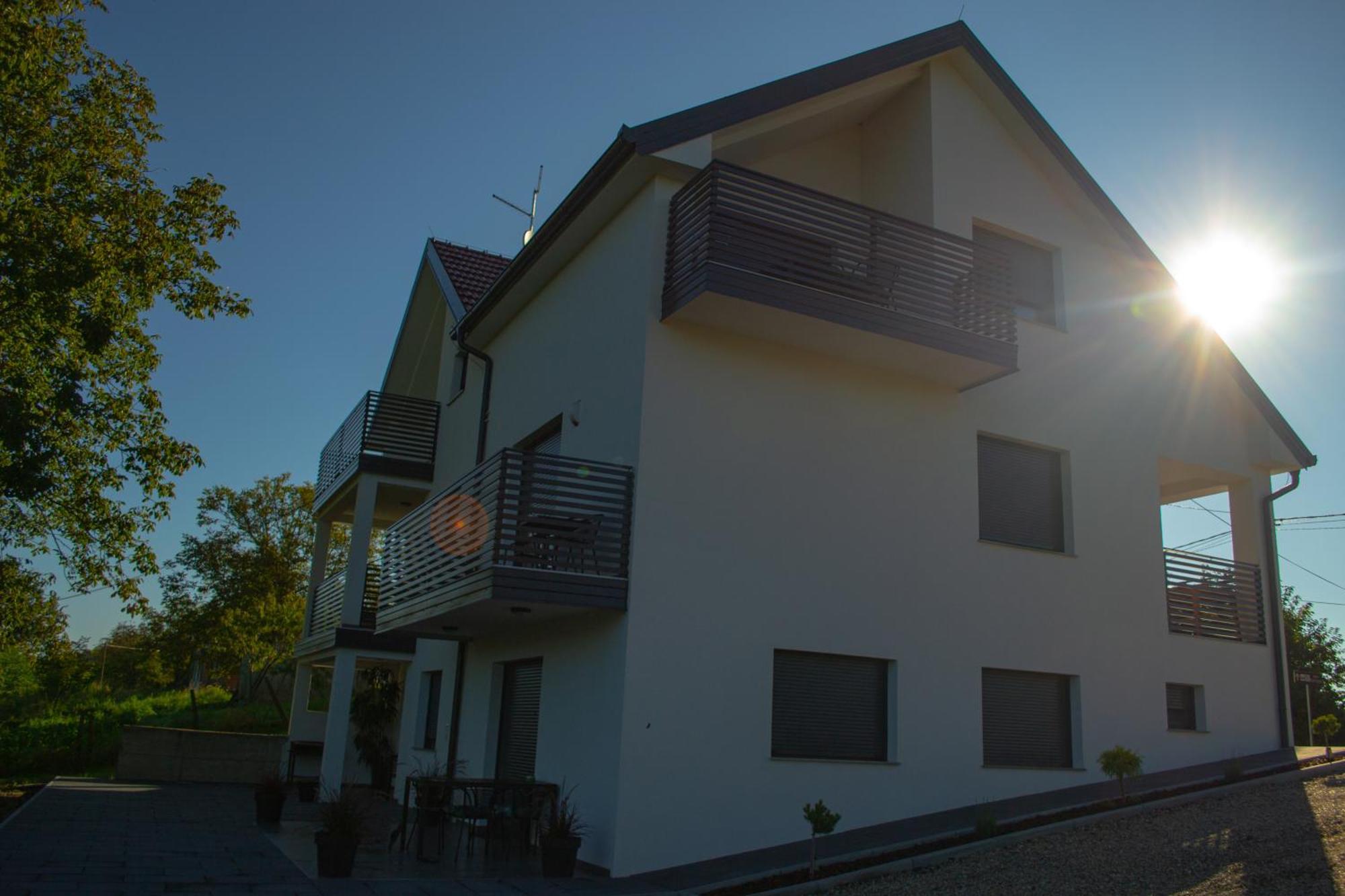 Kraljeva Hiza - Apartmani I Sobe Kralj Свети-Мартин-на-Мору Экстерьер фото
