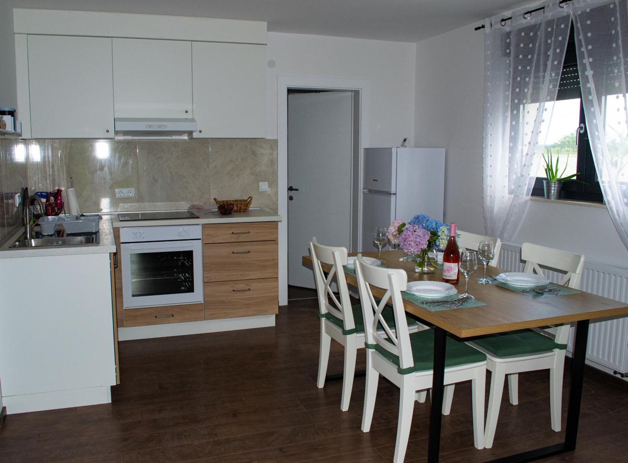 Kraljeva Hiza - Apartmani I Sobe Kralj Свети-Мартин-на-Мору Экстерьер фото