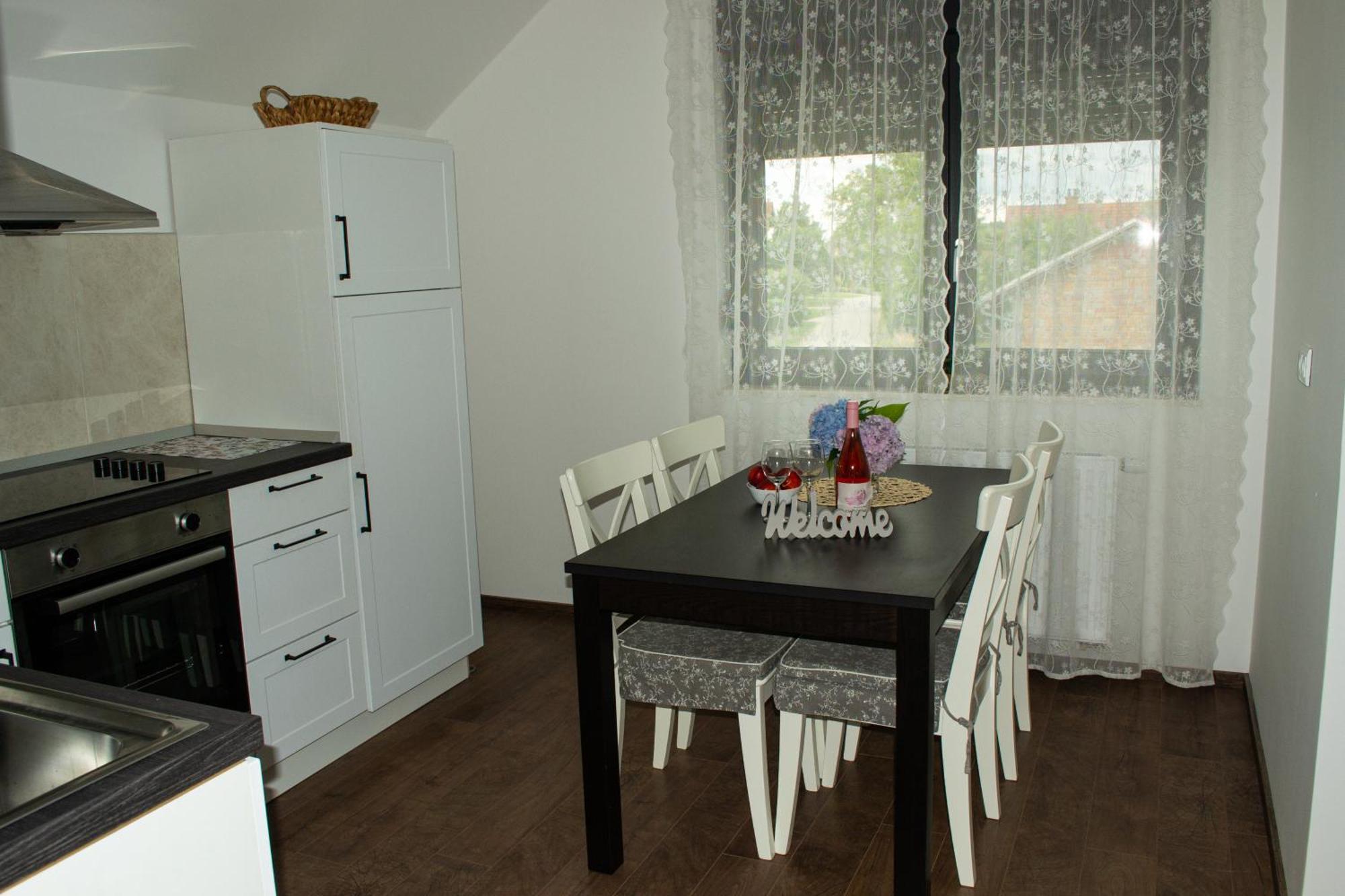 Kraljeva Hiza - Apartmani I Sobe Kralj Свети-Мартин-на-Мору Экстерьер фото