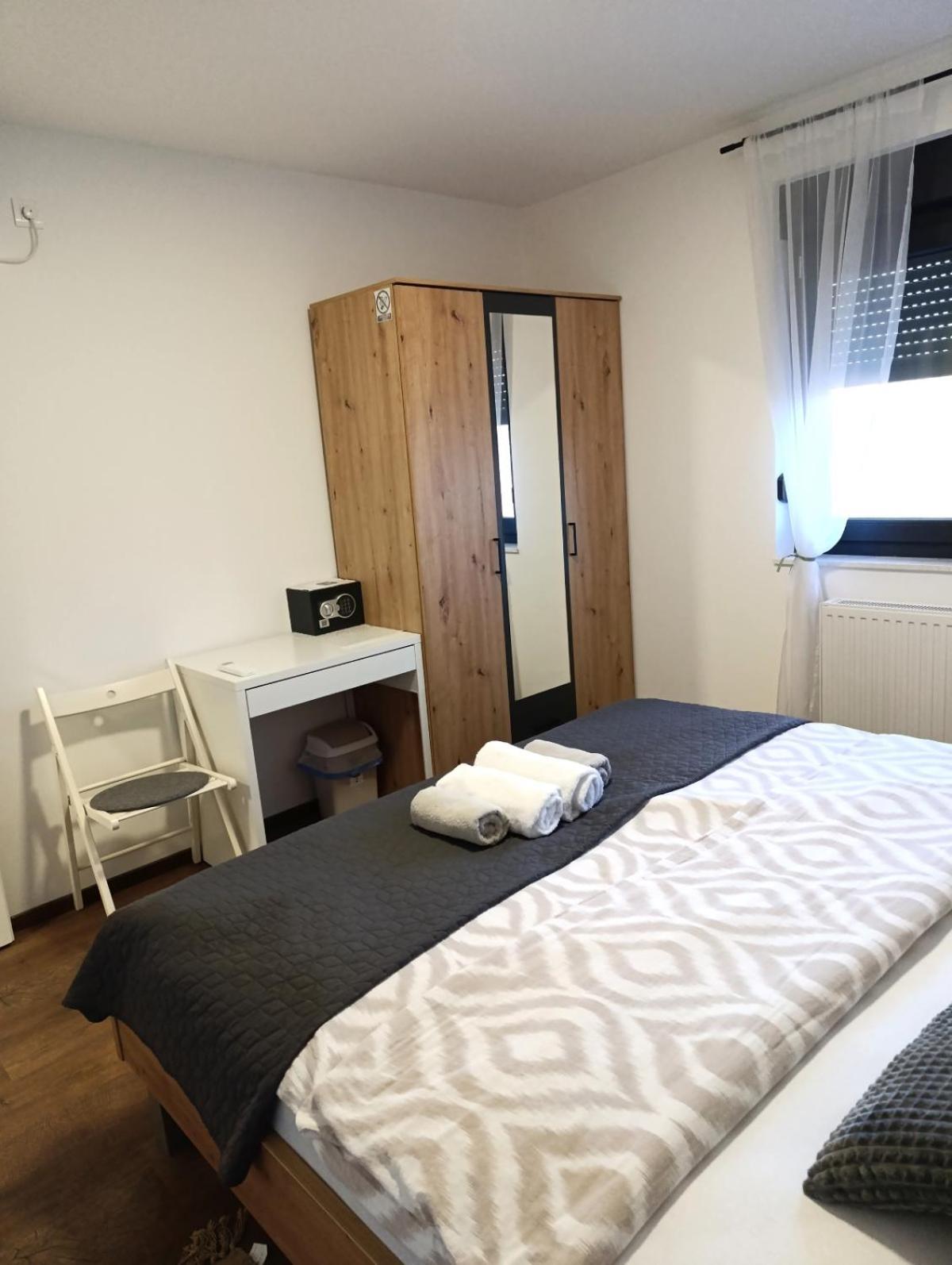 Kraljeva Hiza - Apartmani I Sobe Kralj Свети-Мартин-на-Мору Номер фото