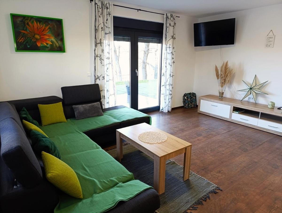 Kraljeva Hiza - Apartmani I Sobe Kralj Свети-Мартин-на-Мору Номер фото